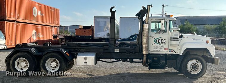 image for item EK3428 2000 Mack RD688S roll-off container truck