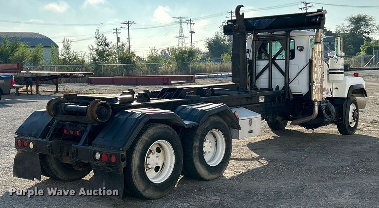 image for item EK3428 2000 Mack RD688S roll-off container truck