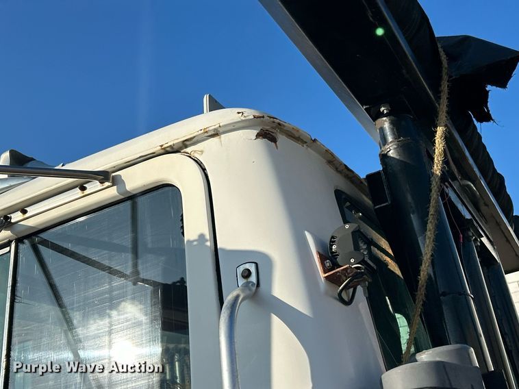 image for item EK3428 2000 Mack RD688S roll-off container truck