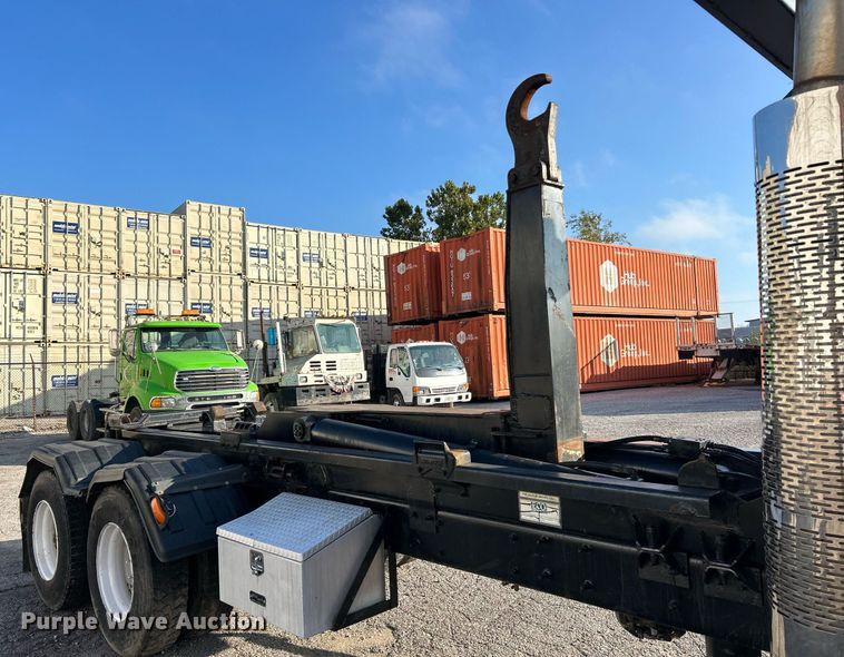 image for item EK3428 2000 Mack RD688S roll-off container truck