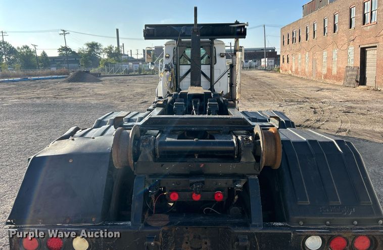 image for item EK3428 2000 Mack RD688S roll-off container truck