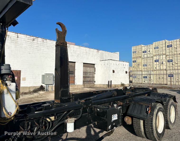 image for item EK3428 2000 Mack RD688S roll-off container truck