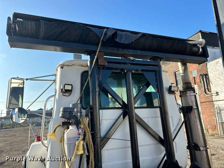 image for item EK3428 2000 Mack RD688S roll-off container truck