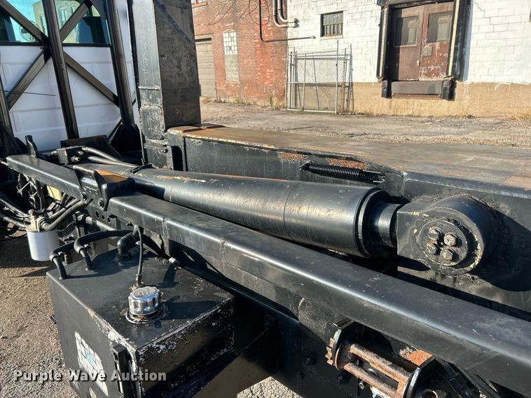 image for item EK3428 2000 Mack RD688S roll-off container truck