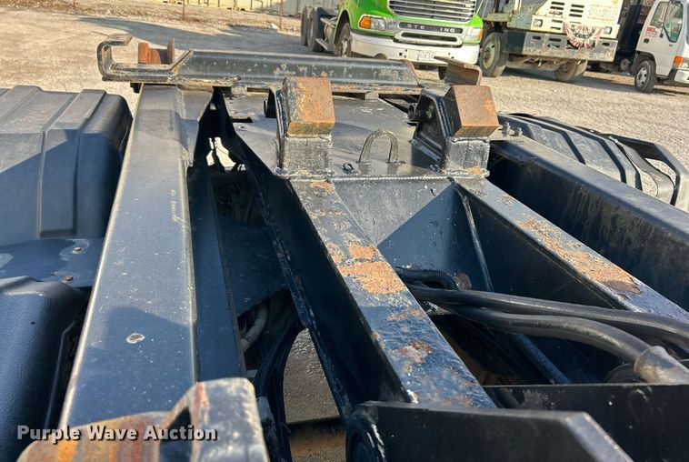 image for item EK3428 2000 Mack RD688S roll-off container truck