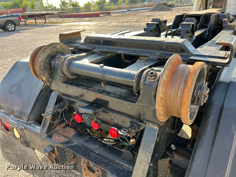 image for item EK3428 2000 Mack RD688S roll-off container truck