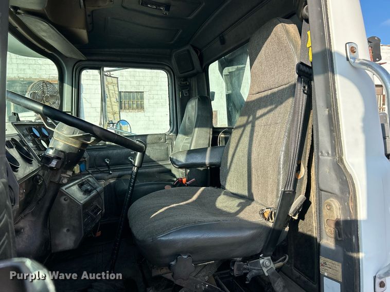 image for item EK3428 2000 Mack RD688S roll-off container truck