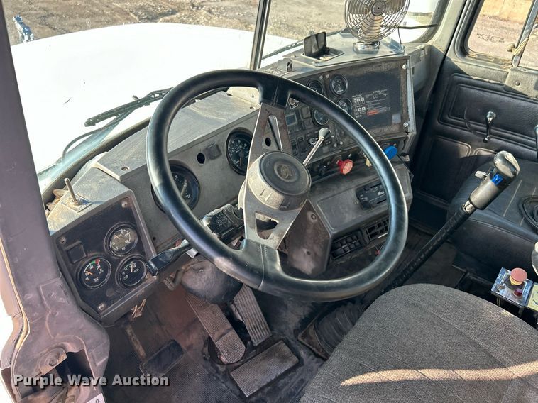 image for item EK3428 2000 Mack RD688S roll-off container truck