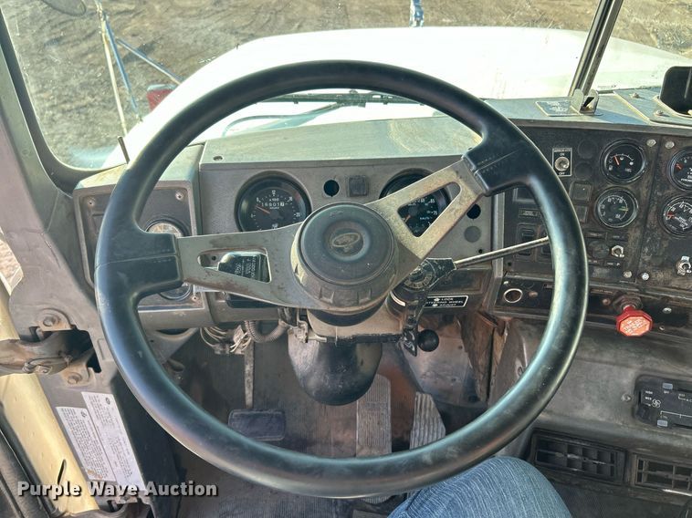 image for item EK3428 2000 Mack RD688S roll-off container truck