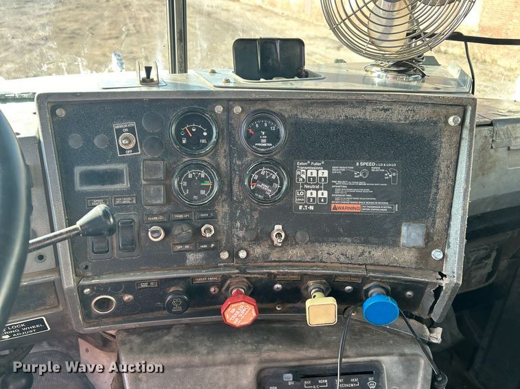 image for item EK3428 2000 Mack RD688S roll-off container truck