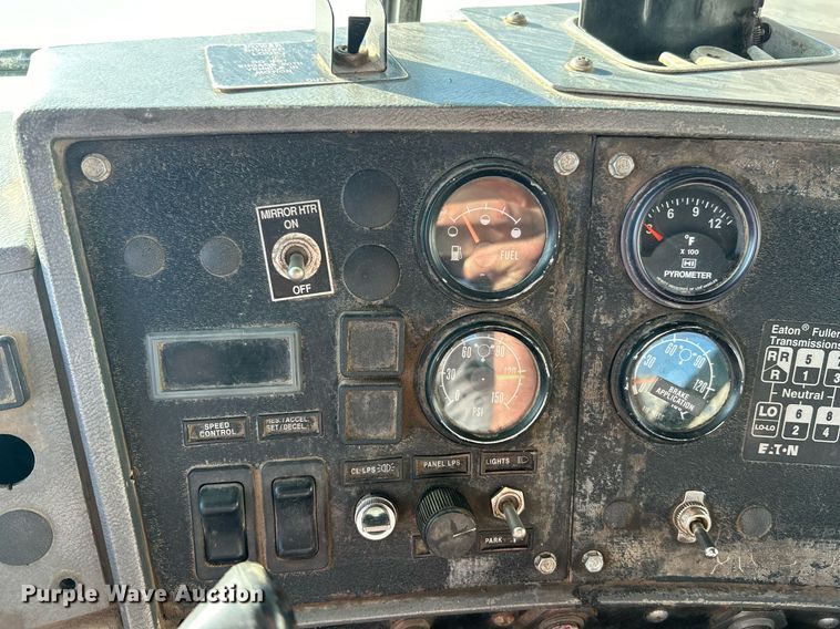 image for item EK3428 2000 Mack RD688S roll-off container truck