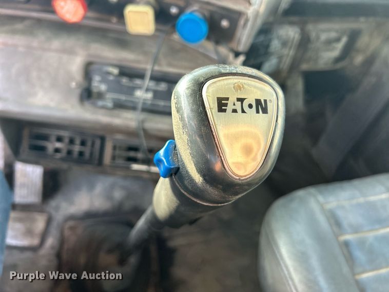 image for item EK3428 2000 Mack RD688S roll-off container truck