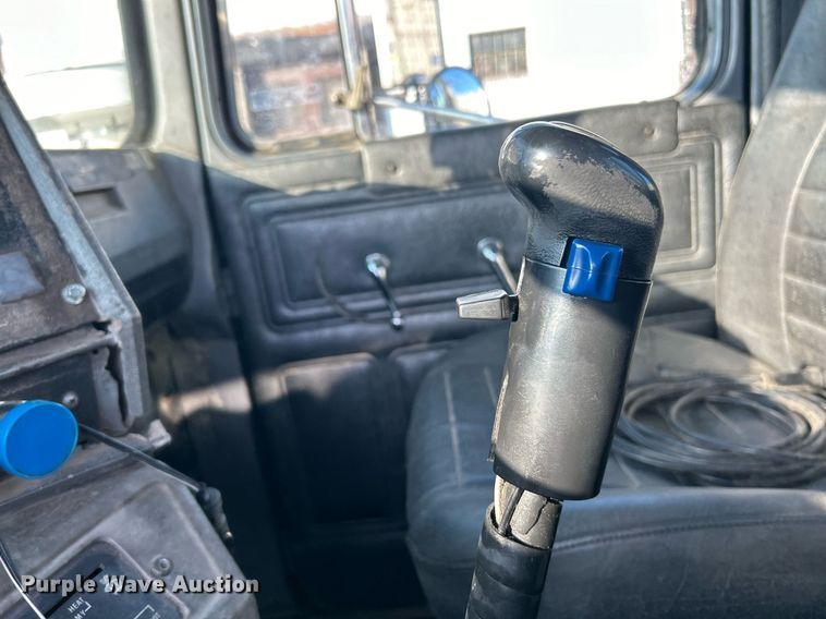 image for item EK3428 2000 Mack RD688S roll-off container truck