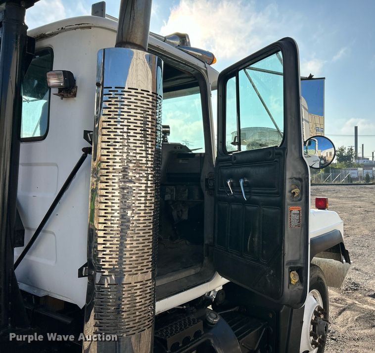 image for item EK3428 2000 Mack RD688S roll-off container truck