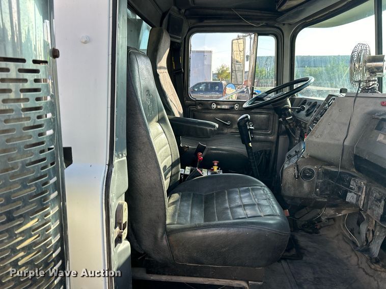 image for item EK3428 2000 Mack RD688S roll-off container truck