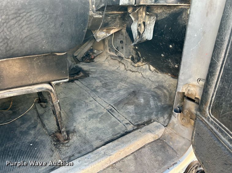 image for item EK3428 2000 Mack RD688S roll-off container truck