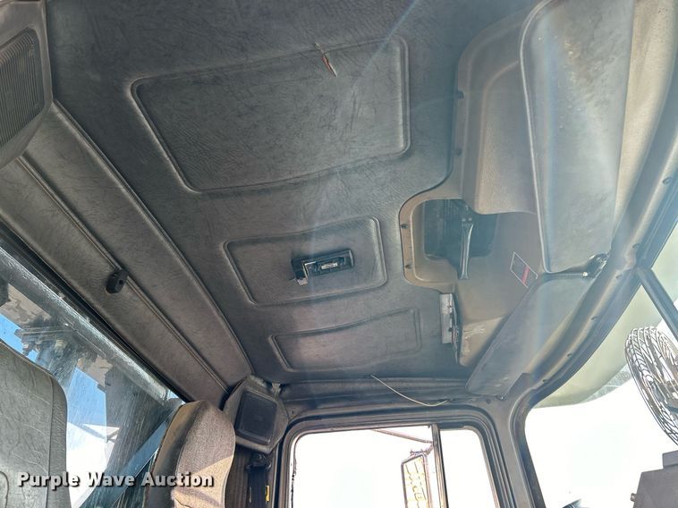 image for item EK3428 2000 Mack RD688S roll-off container truck