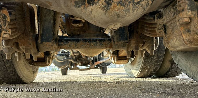 image for item EK3428 2000 Mack RD688S roll-off container truck