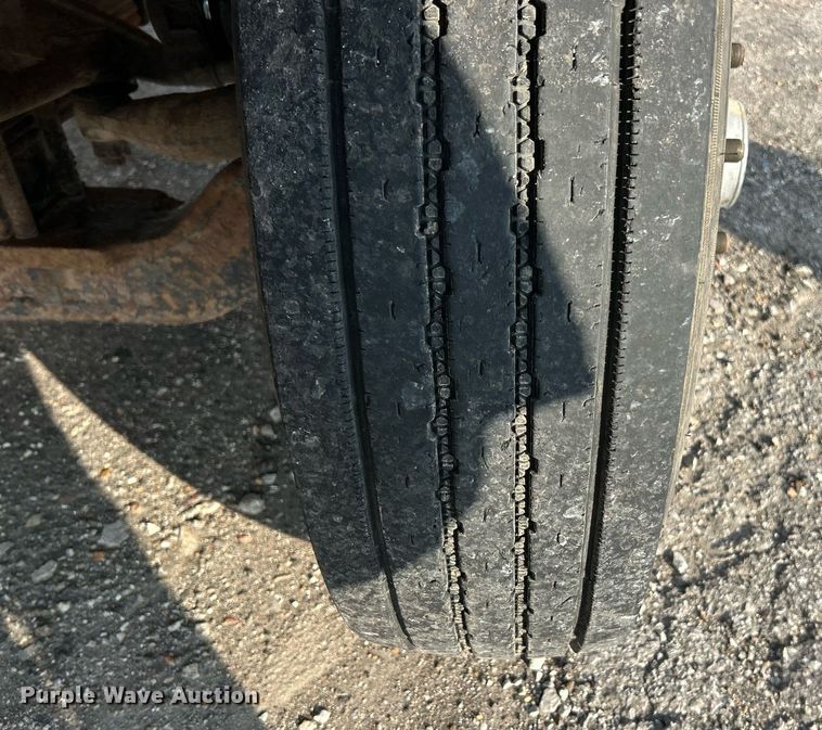 image for item EK3428 2000 Mack RD688S roll-off container truck