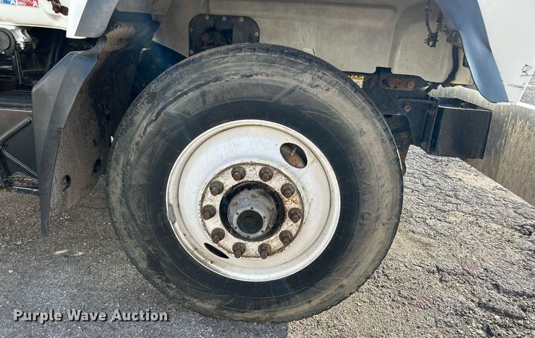 image for item EK3428 2000 Mack RD688S roll-off container truck