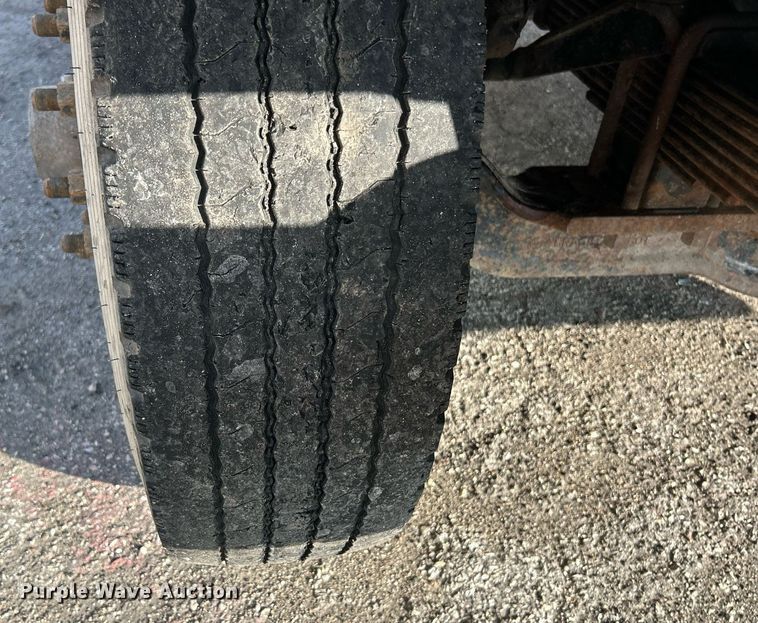 image for item EK3428 2000 Mack RD688S roll-off container truck