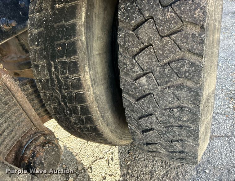 image for item EK3428 2000 Mack RD688S roll-off container truck