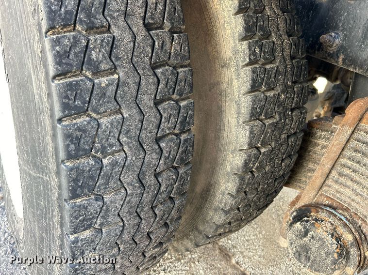 image for item EK3428 2000 Mack RD688S roll-off container truck