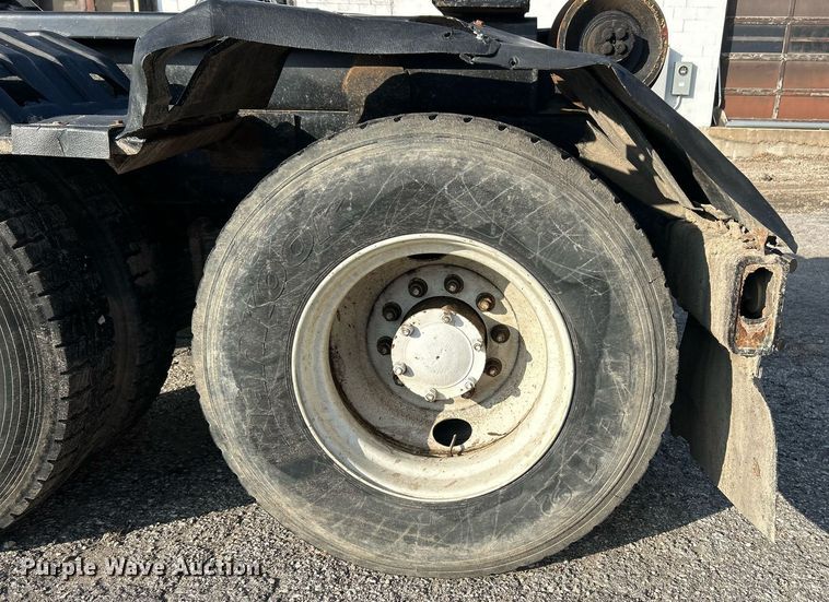 image for item EK3428 2000 Mack RD688S roll-off container truck