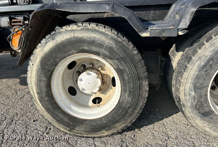 image for item EK3428 2000 Mack RD688S roll-off container truck