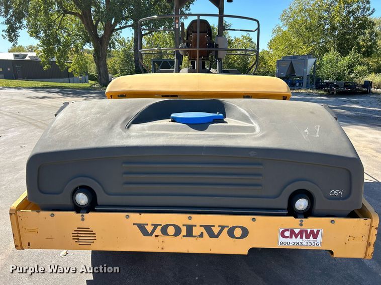 image for item EK3446 2016 Volvo DD140 double drum vibratory roller