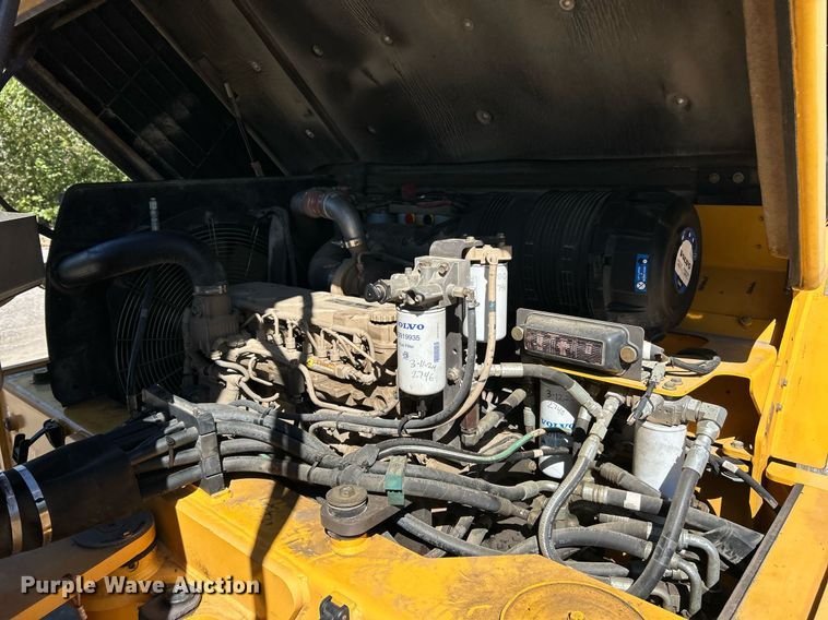 image for item EK3446 2016 Volvo DD140 double drum vibratory roller