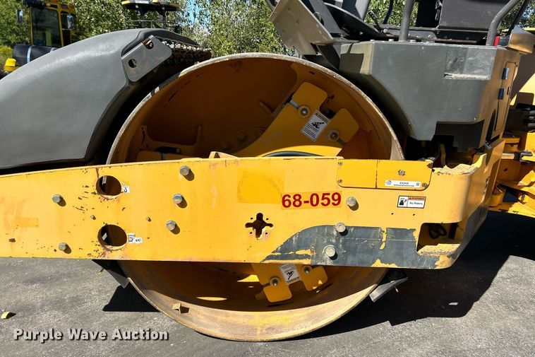 image for item EK3446 2016 Volvo DD140 double drum vibratory roller