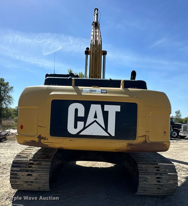 image for item EN0024 2010 Caterpillar  324DL long reach excavator