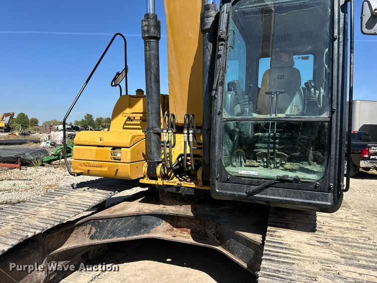 image for item EN0024 2010 Caterpillar  324DL long reach excavator