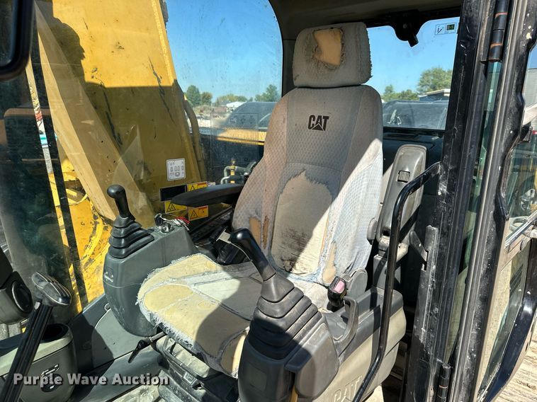 image for item EN0024 2010 Caterpillar  324DL long reach excavator