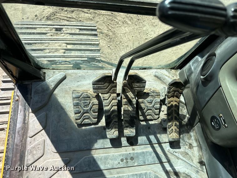 image for item EN0024 2010 Caterpillar  324DL long reach excavator