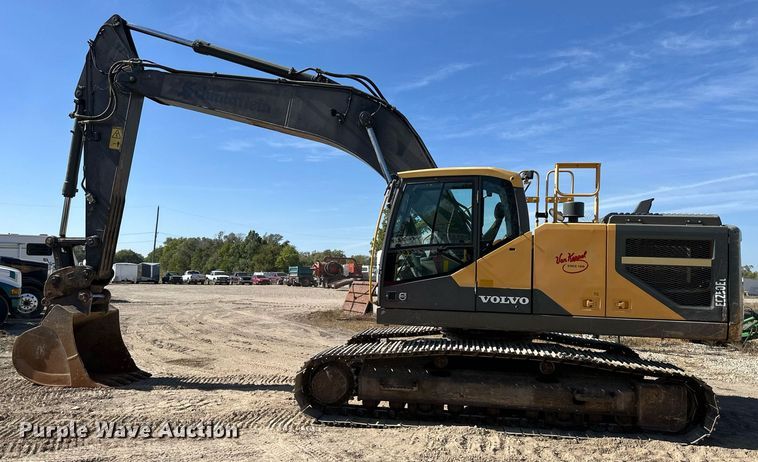 image for item EN0025 2015 Volvo EC250EL excavator