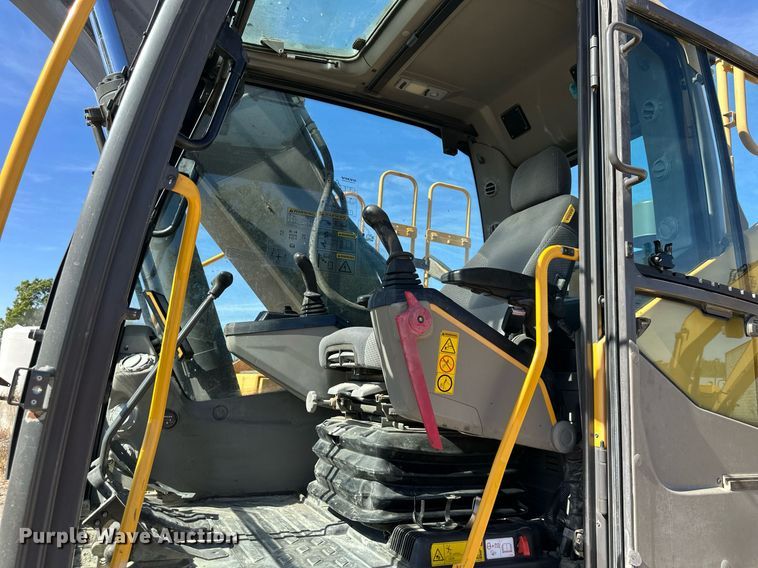 image for item EN0025 2015 Volvo EC250EL excavator