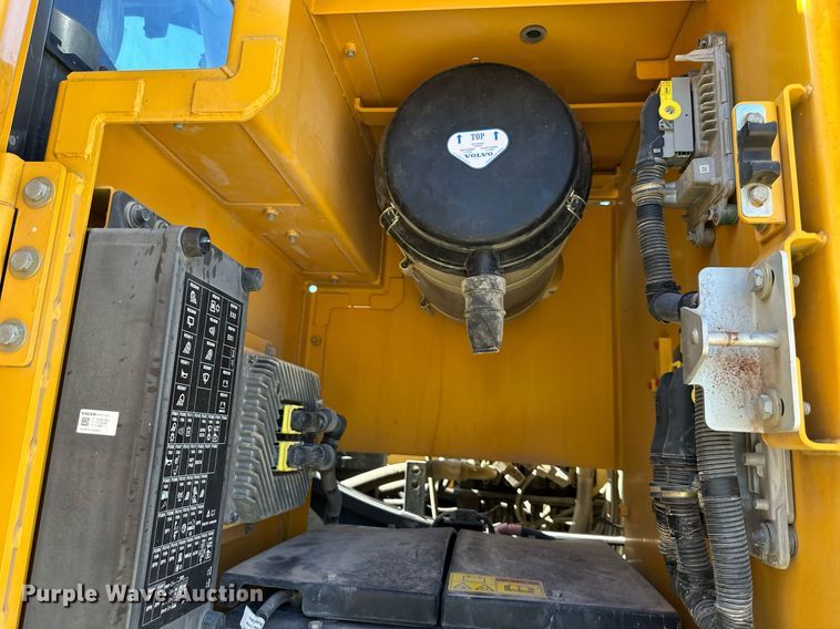 image for item EN0025 2015 Volvo EC250EL excavator