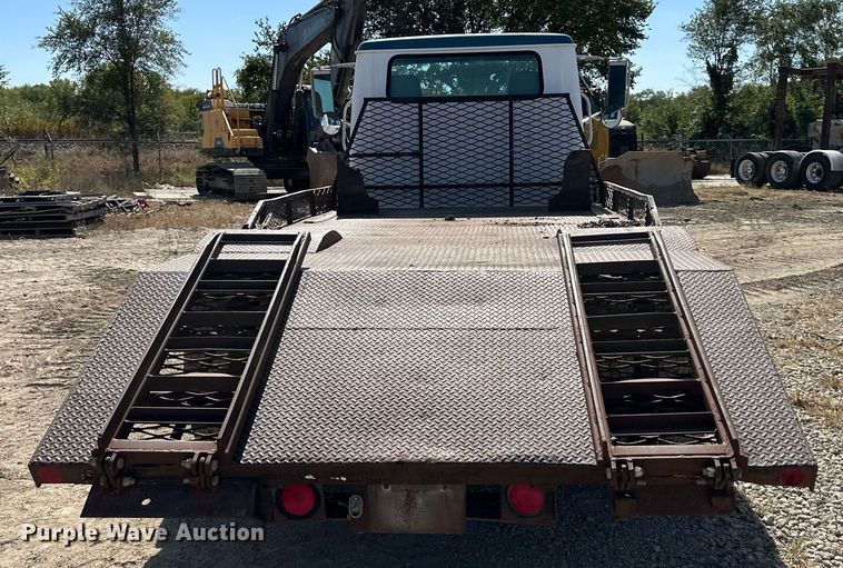 image for item EN0027 1998 International  4700 flatbed truck