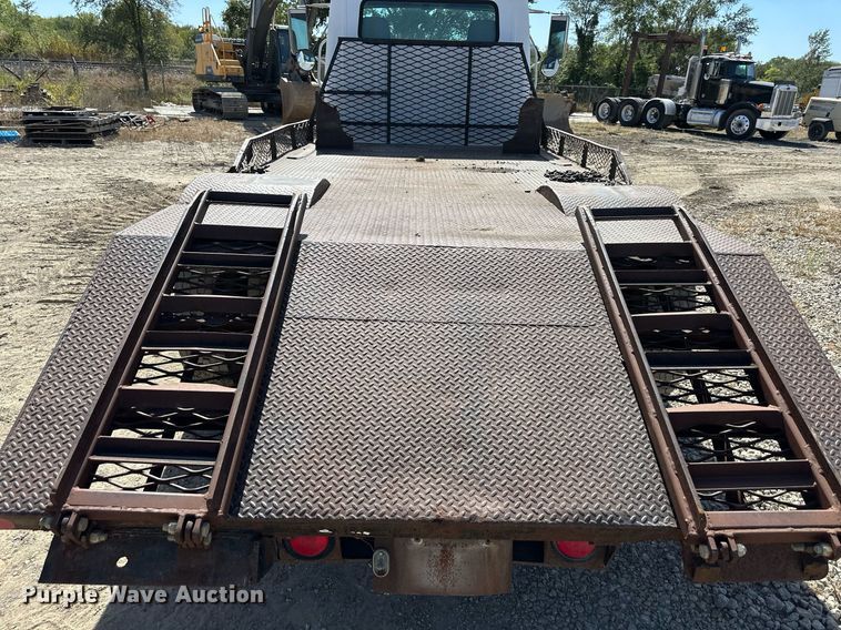 image for item EN0027 1998 International  4700 flatbed truck