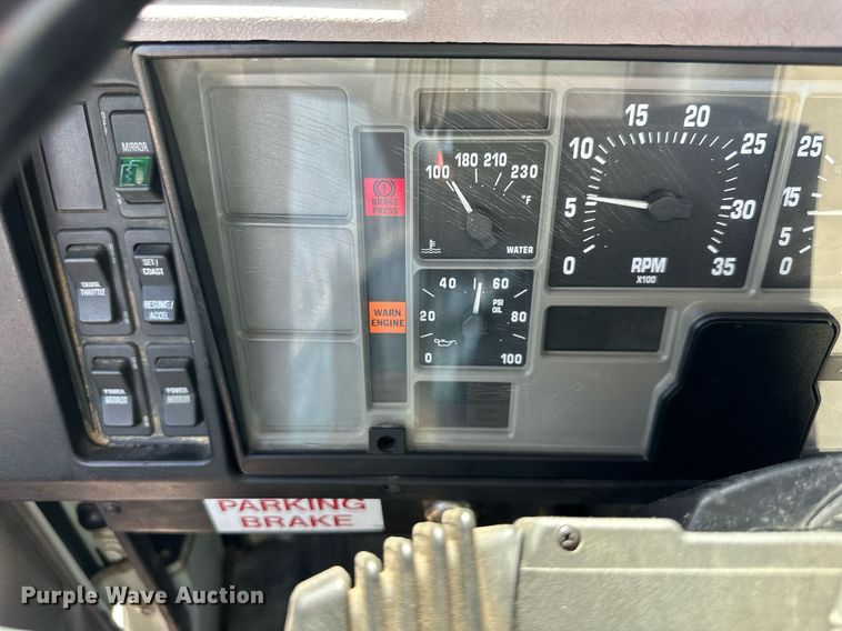 image for item EN0027 1998 International  4700 flatbed truck