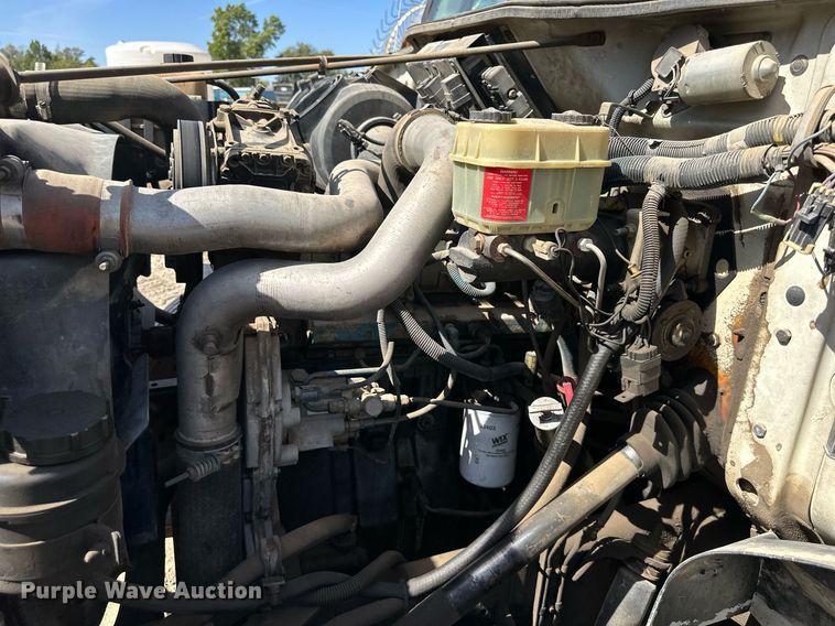 image for item EN0027 1998 International  4700 flatbed truck