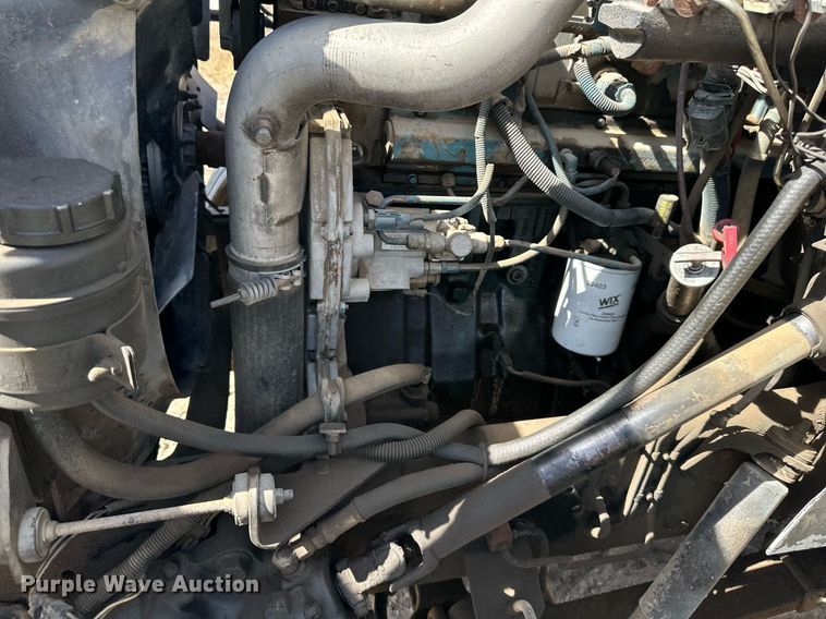 image for item EN0027 1998 International  4700 flatbed truck