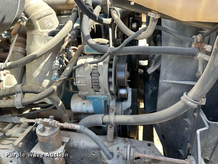 image for item EN0027 1998 International  4700 flatbed truck