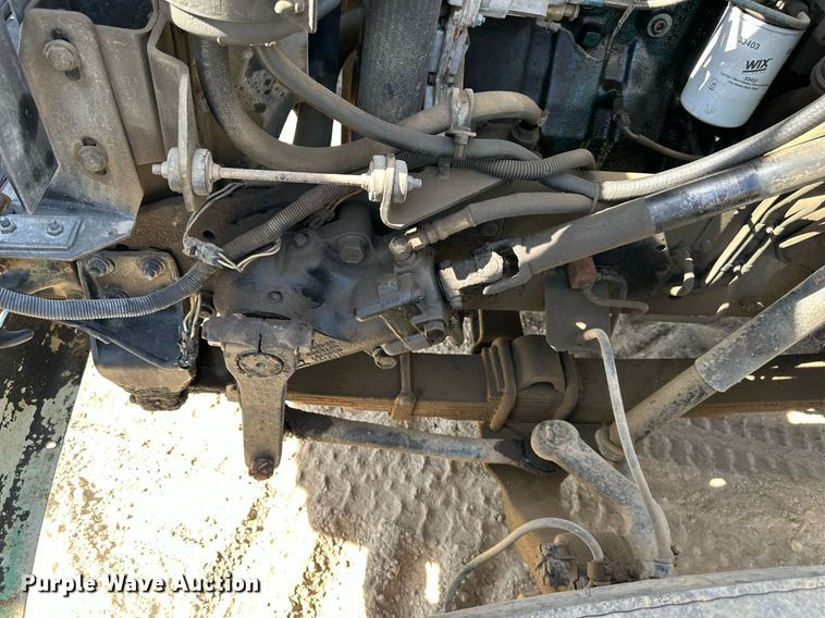 image for item EN0027 1998 International  4700 flatbed truck