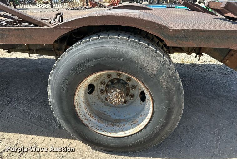 image for item EN0027 1998 International  4700 flatbed truck