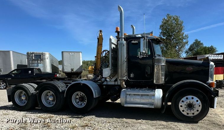 image for item EN0028 1997 Peterbilt  378 semi truck