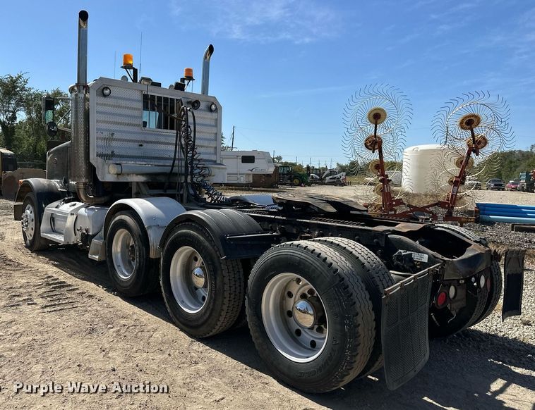 image for item EN0028 1997 Peterbilt  378 semi truck