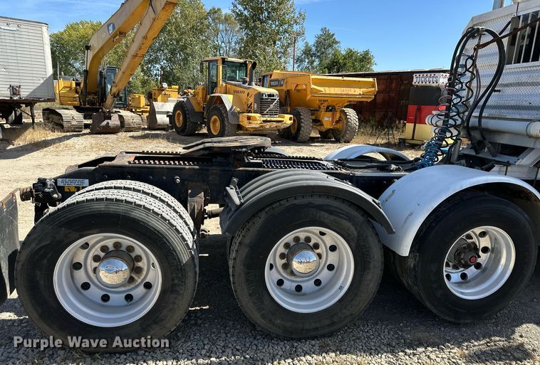 image for item EN0028 1997 Peterbilt  378 semi truck